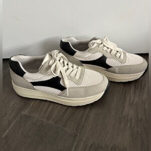 Time and Tru Women's Retro Platform Sneakers Size 9